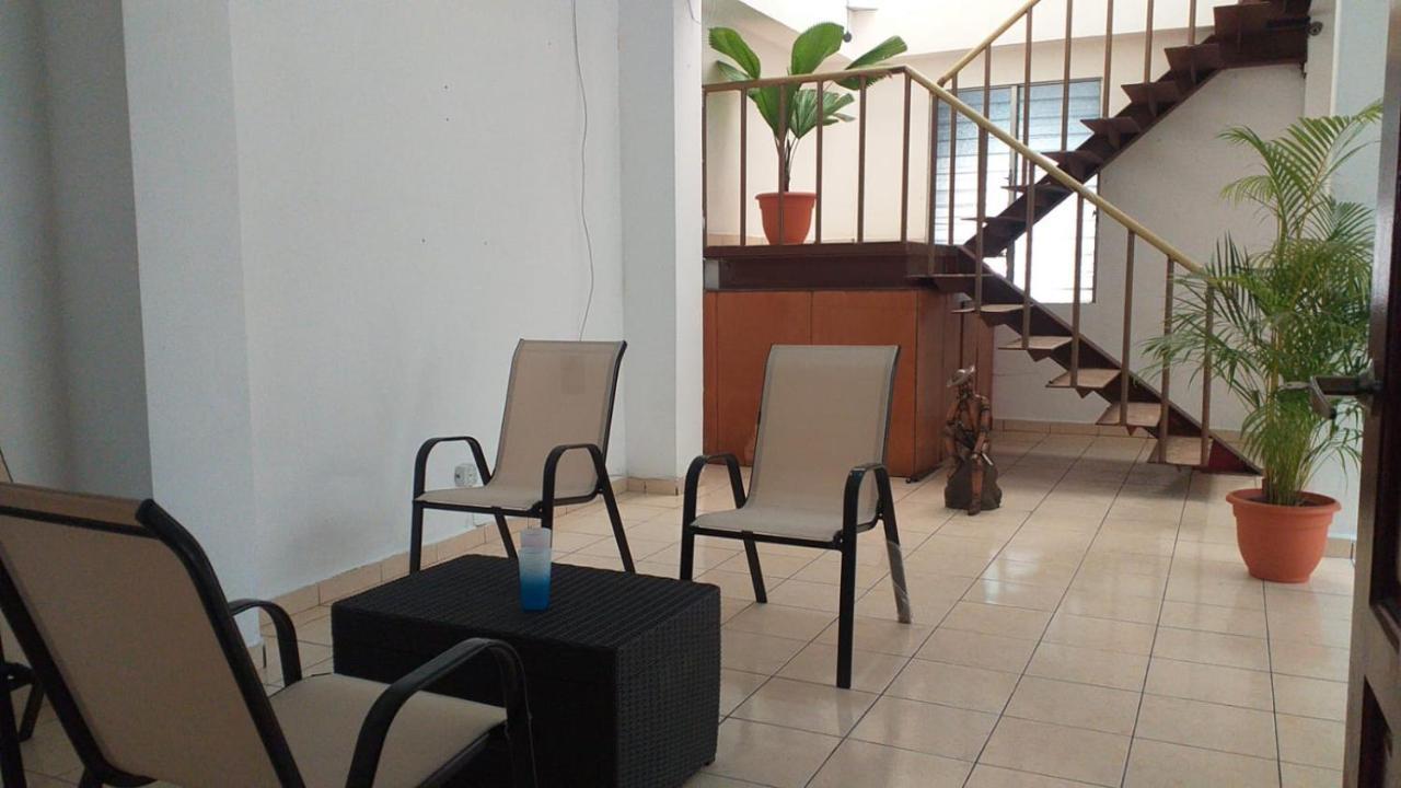 Hostal Los Heroes Antiguo Cuscatlán エクステリア 写真