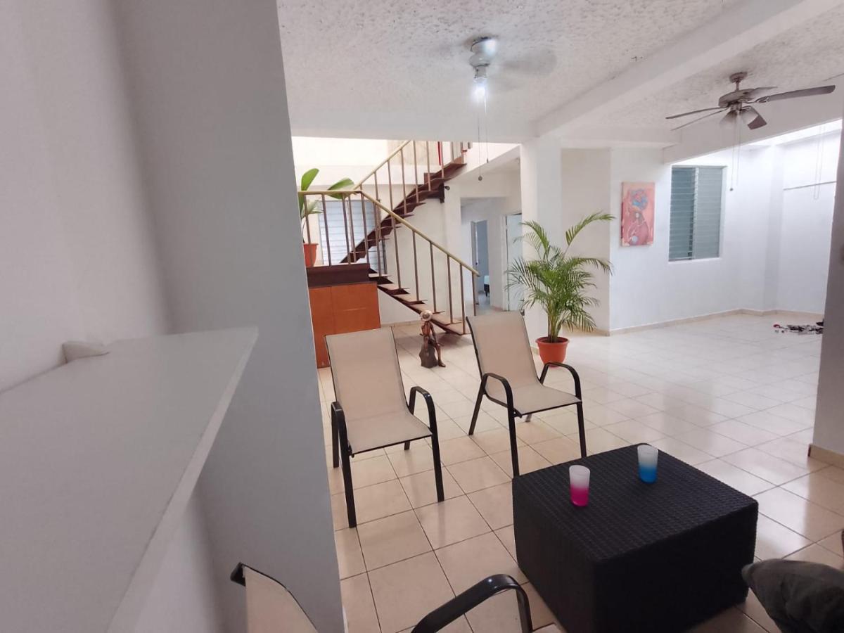 Hostal Los Heroes Antiguo Cuscatlán エクステリア 写真