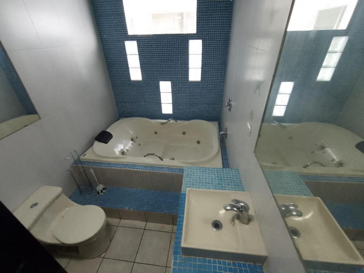 Hostal Los Heroes Antiguo Cuscatlán エクステリア 写真