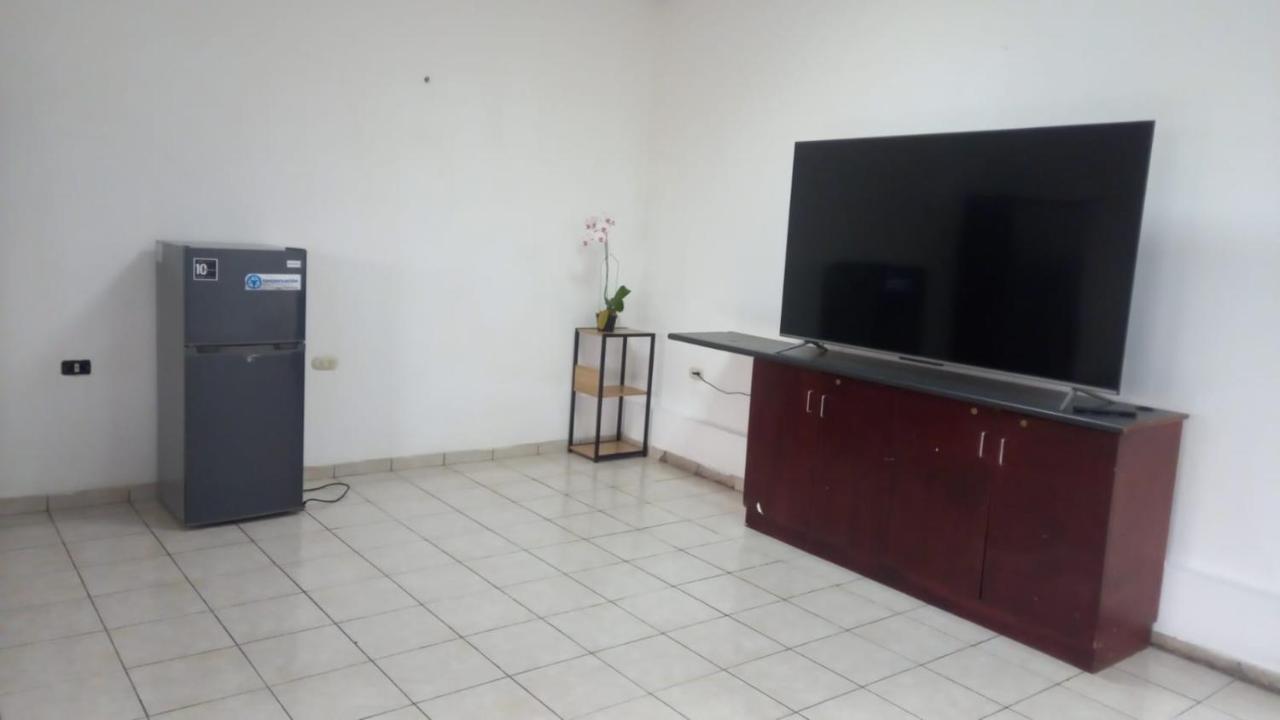 Hostal Los Heroes Antiguo Cuscatlán エクステリア 写真